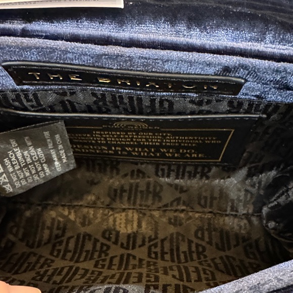 Kurt Geiger THE BRIXTON Navy Quilted Velvet Crossbody Bag - Picture 4 of 8